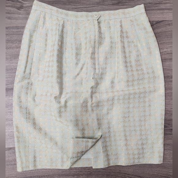 Albert Nipon Suit - Picture 7 of 8